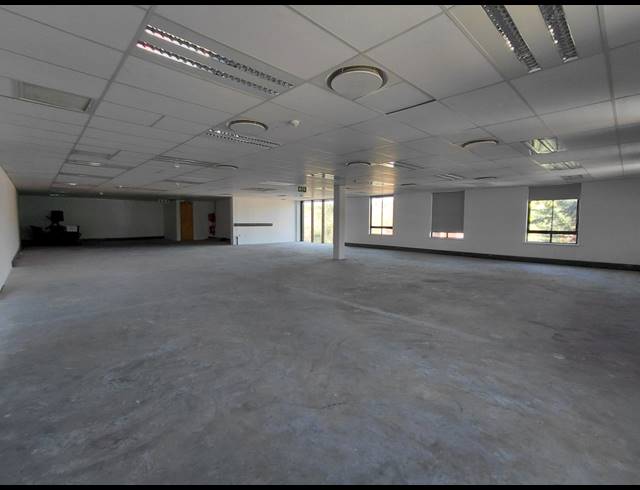329M² OFFICE TO LET IN MAGALIESSIG